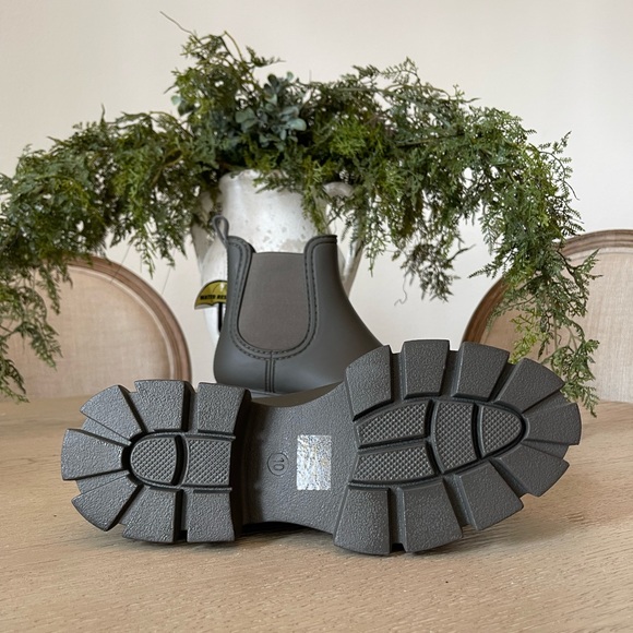 JEFFREY CAMPBELL Lugged Chelsea Rain Boots - Size 10 - Picture 8 of 8